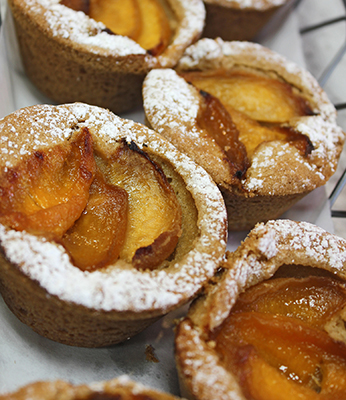 picture of peach brown butter blondie